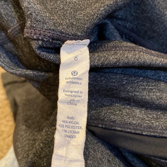 LuLuLemon Cropped feather embossed Leggings 6 Black Vintage - Picture 12 of 13